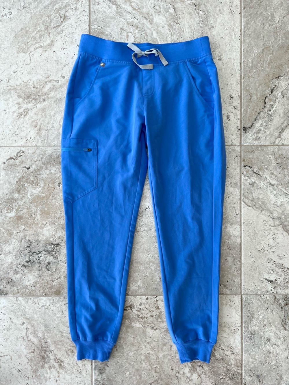 FIGS Women's Zamora Jogger Scrub Pants in Ceil Blue (PO# 3743), size Small
